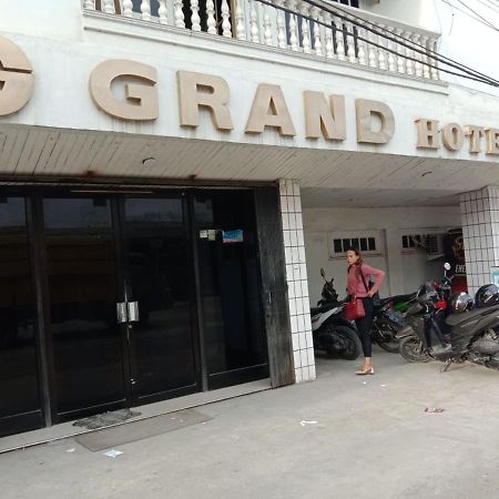 Grand Hotel Pemangkat エクステリア 写真